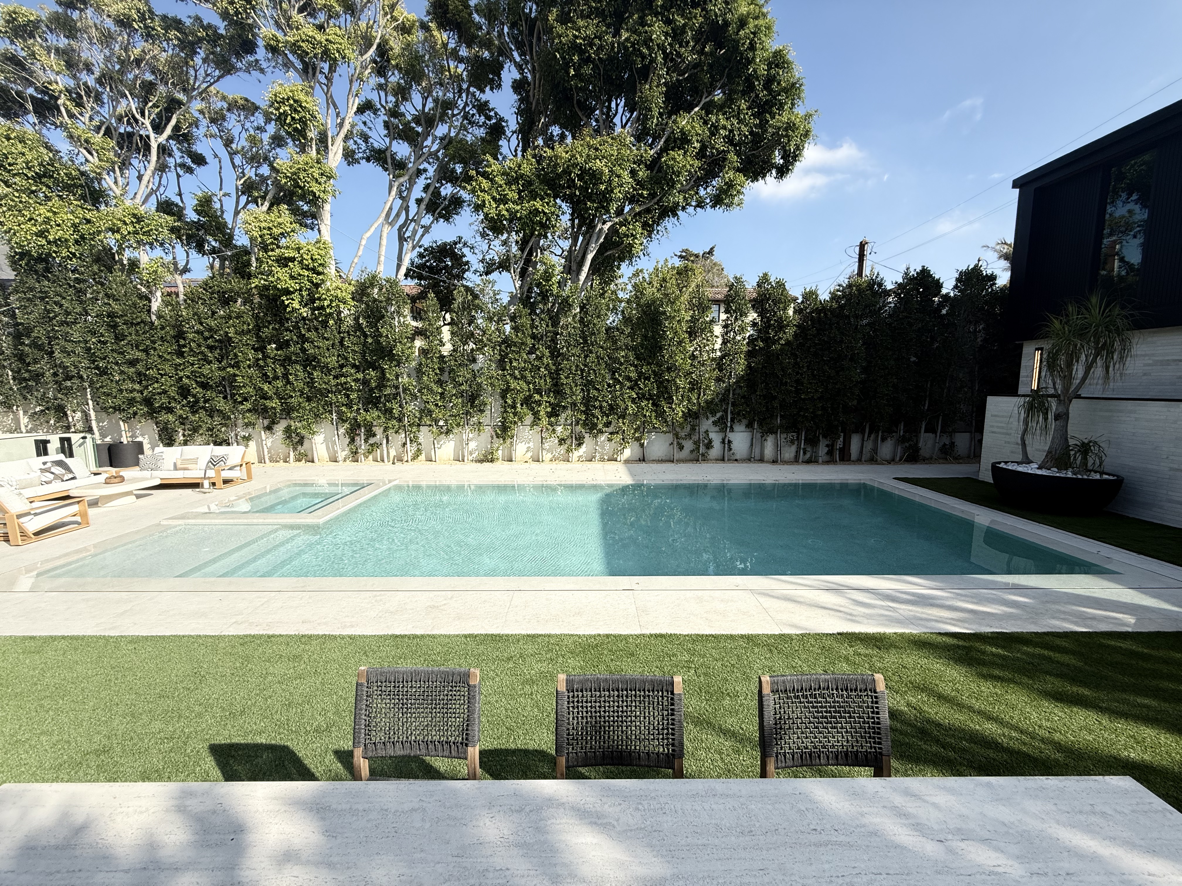 Contemporary pool design