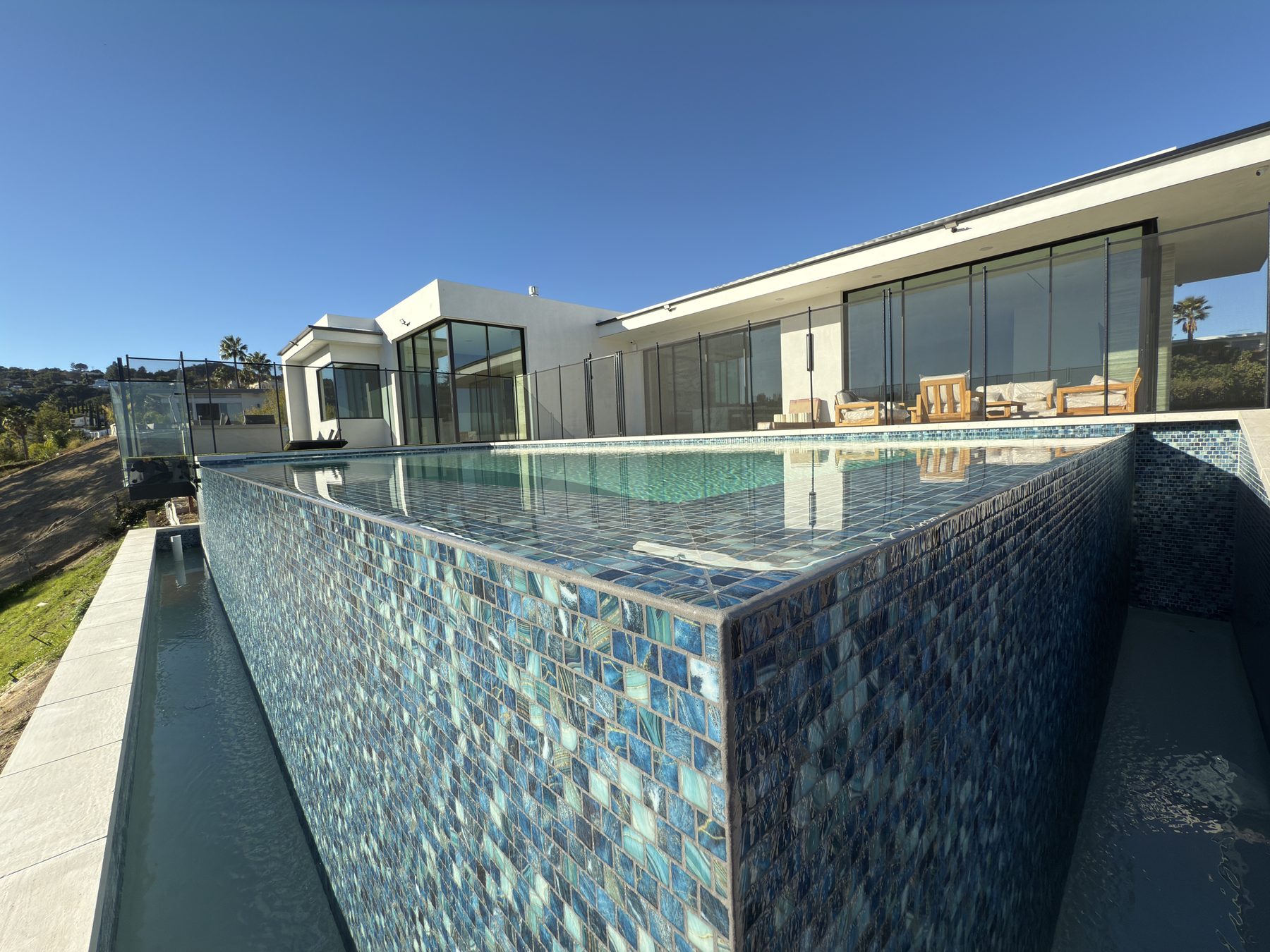 Infinity pool construction Los Angeles